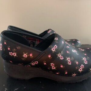 Skechers Clogs, Slip resistant